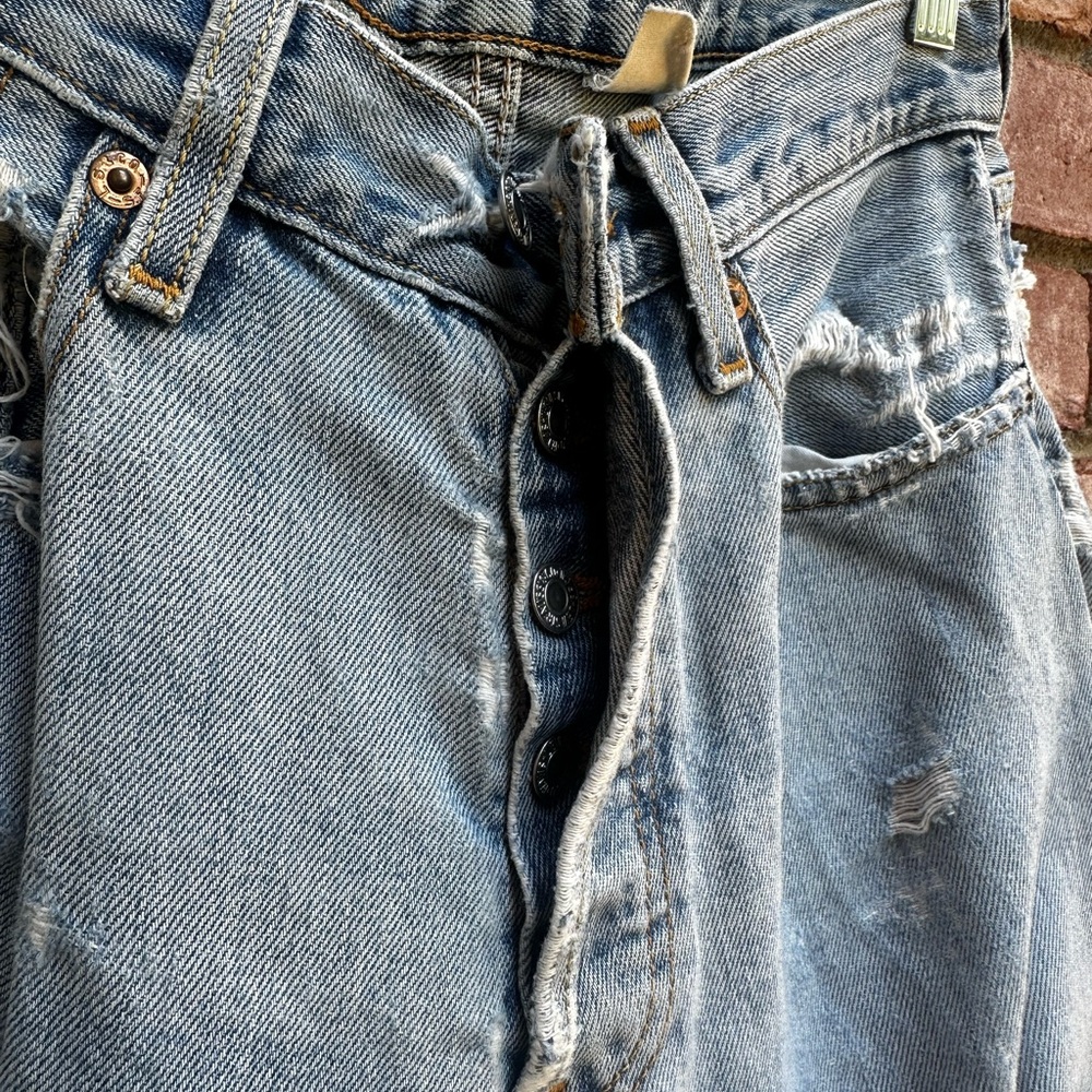 Very Ripped Levi’s Jeans - Picture 10 of 12